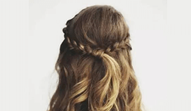 德信体育：3个小技巧，在家就能做出过年聚会的发型，漂亮不伤发